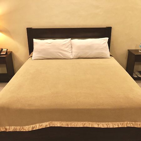 King'S Royale Hotel And Resort Bacolor Buitenkant foto