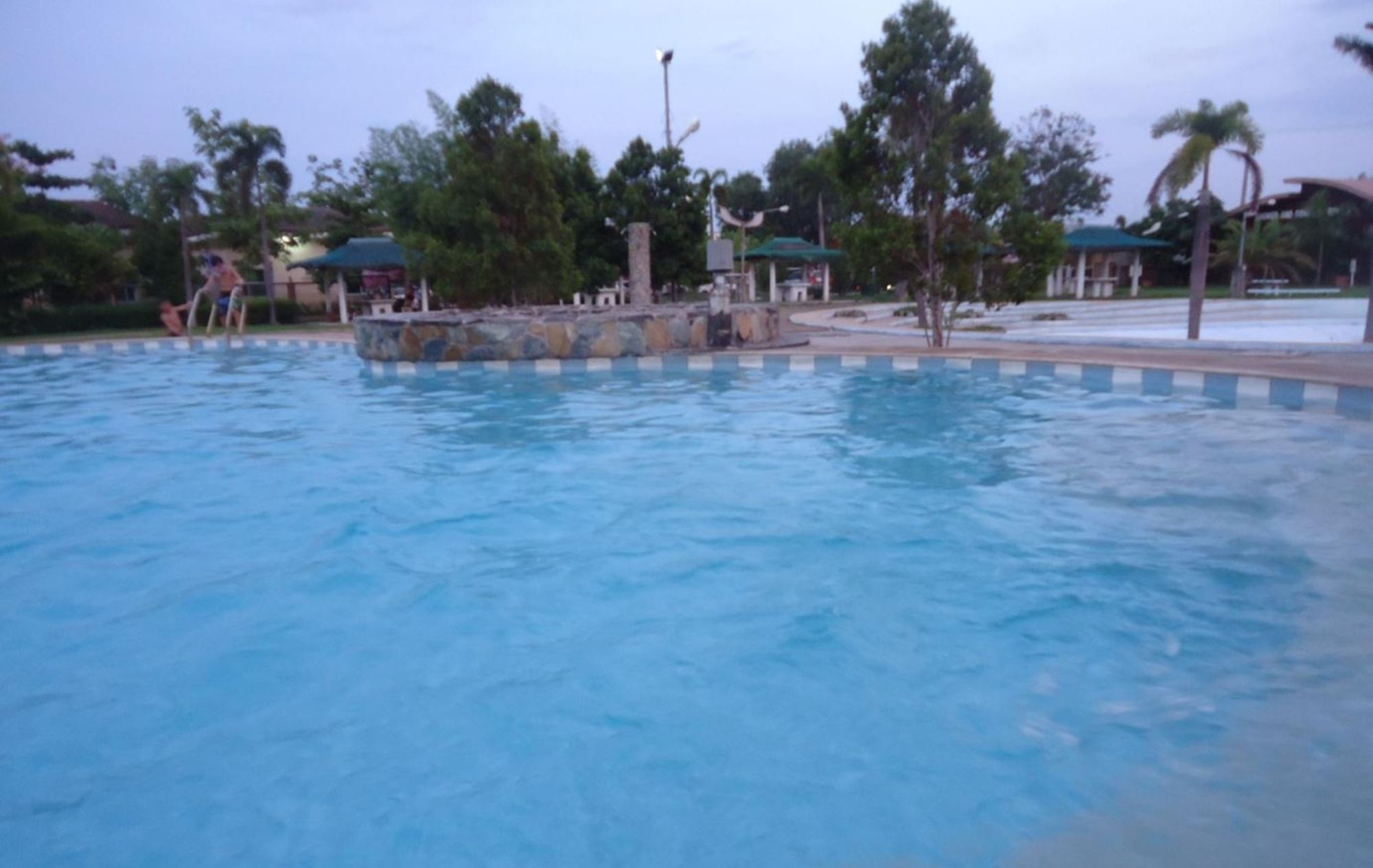 King'S Royale Hotel And Resort Bacolor Buitenkant foto